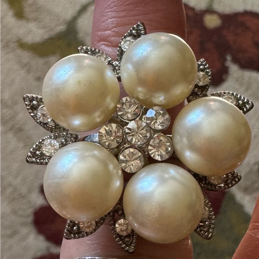 Elegant Pearl and Rhinestone Ring